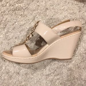 BOC Size 7 Nude Patent Leather Wedges